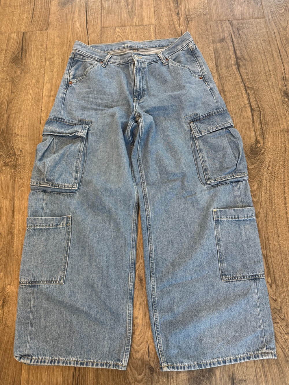 Old Navy Women’s Light Blue Cargo Jeans